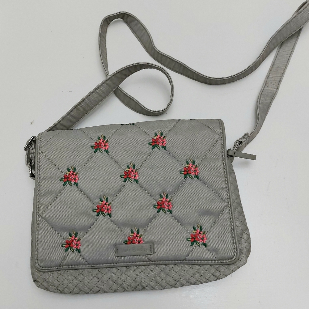 Vera Bradley NWOT Water Bouquet Collection Roses Messenger Crossbody Denim Gray